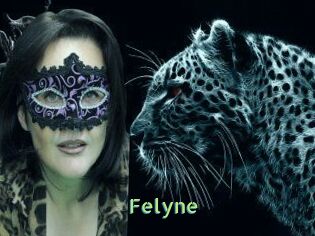 felyne Une Etudiante Sexy