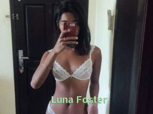 Luna_Foster