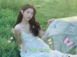 niyaang Une Etudiante Sexy