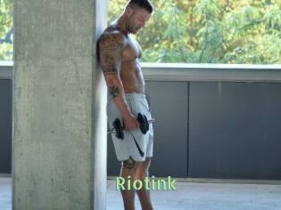 riotink Une Etudiante Sexy